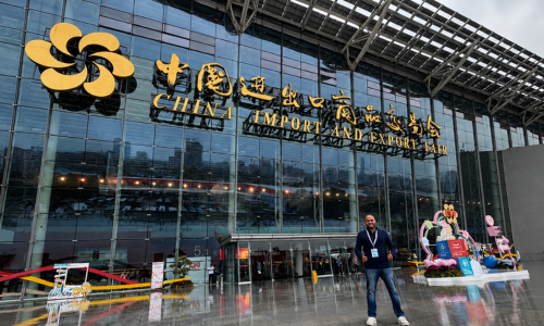 Missão empresarial em reunião de negócios na Canton Fair na China com suporte de tradutores chineses
