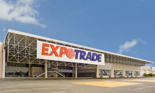 ExpoMatcon reúne varejo Lojistas e fabricantes conversando e negociando produtos diretamente nos estandes industriais da feira ExpoMatcon no Paraná em 2026