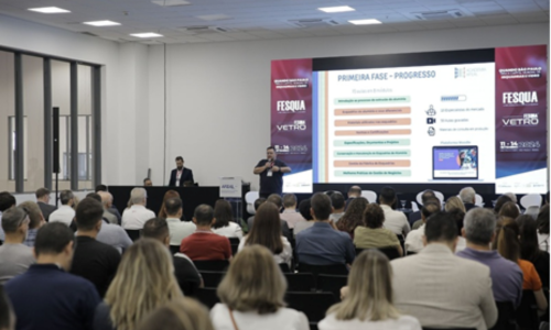 Plenária do Encontro AFEAL na Fesqua repleta de empresários do setor de esquadrias de alumínio no São Paulo Expo